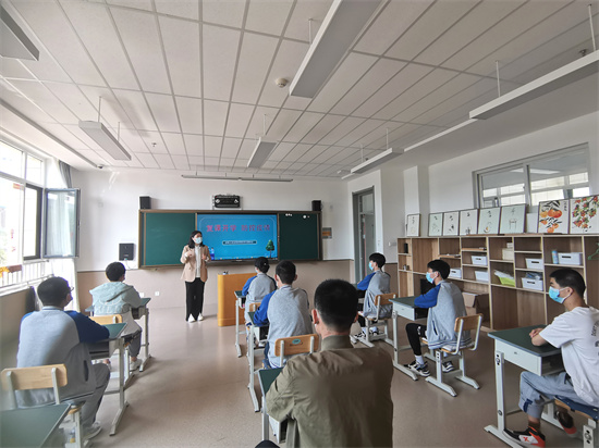 開展復(fù)課開學(xué)、防控疫情主題班會(huì).jpg