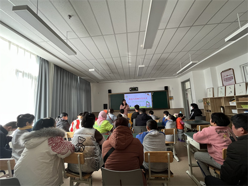召開真誠溝通，共育未來春季開學(xué)家長會.JPG