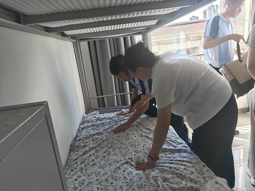 整理床鋪 (2).jpg